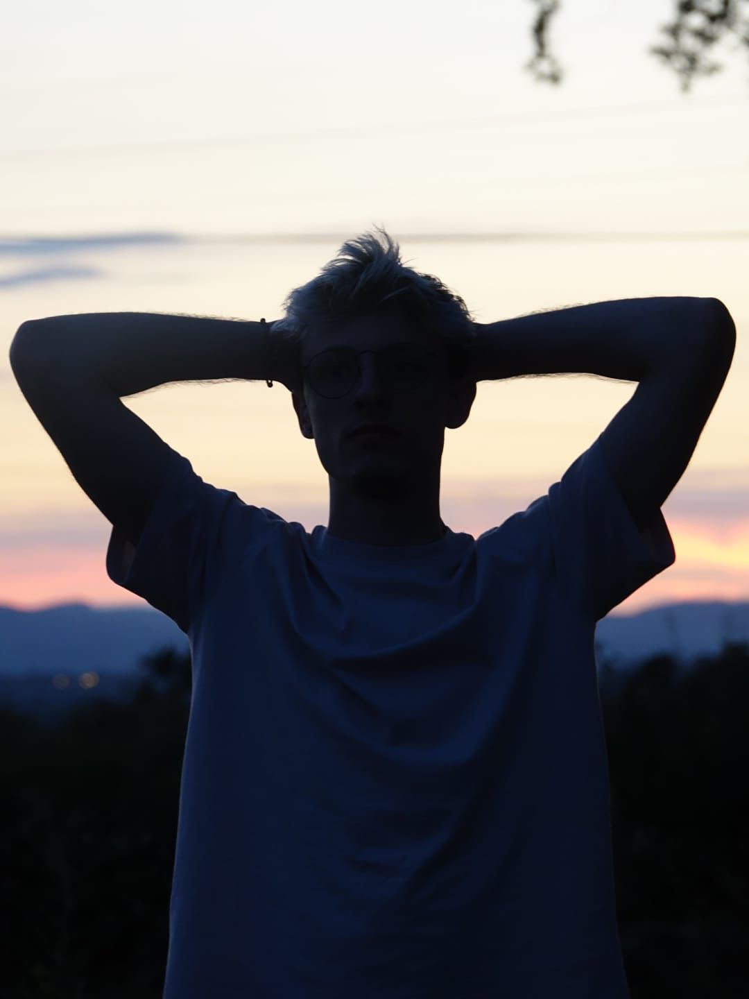 Maxime Lecouturier devant un coucher de soleil